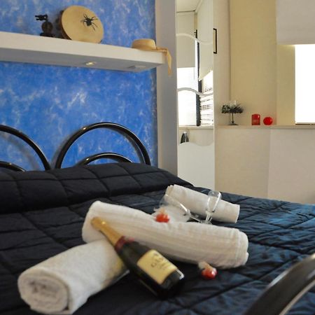 Lo Specchio Del Salento Bed & Breakfast Lecce Ngoại thất bức ảnh