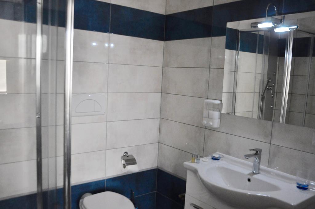 Lo Specchio Del Salento Bed & Breakfast Lecce Ngoại thất bức ảnh