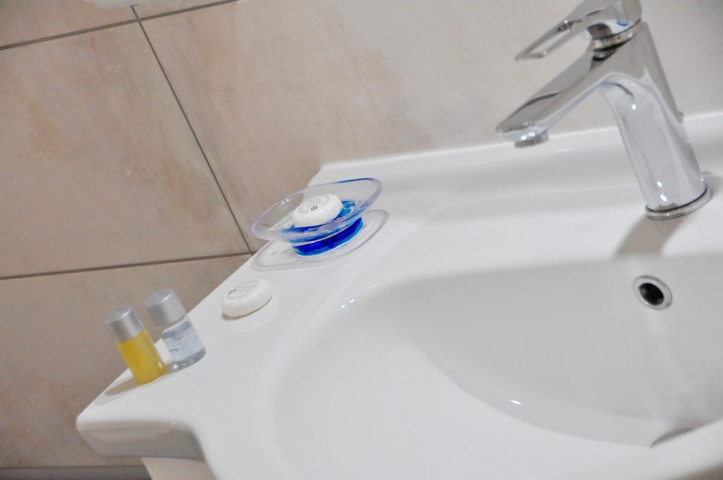 Lo Specchio Del Salento Bed & Breakfast Lecce Ngoại thất bức ảnh